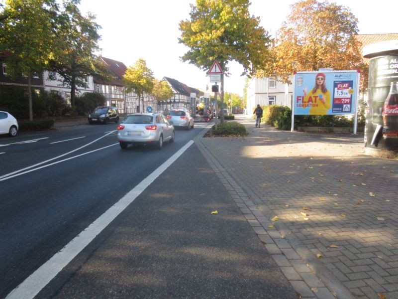 Vor der Kirche 30 (B 248)