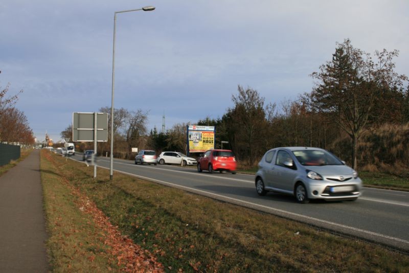 Legefelder Hauptstr. (B 85)  quer VS / Am Kreisverkehr
