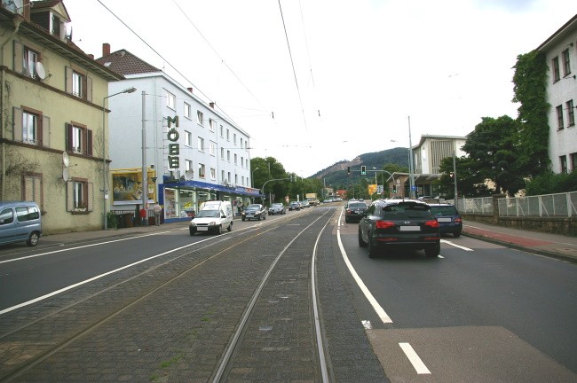 Mannheimer Str. 12  / Haltestelle quer