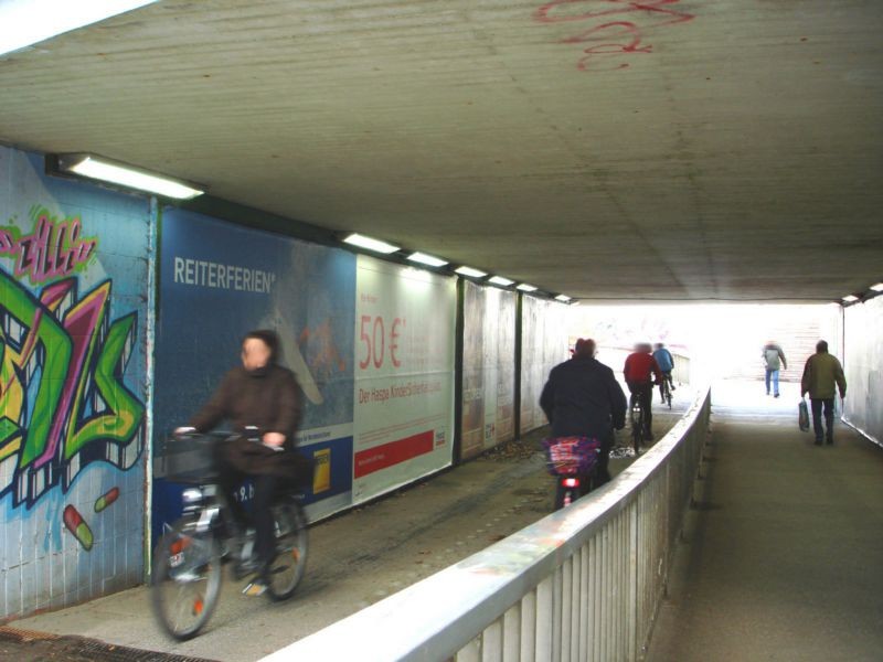 Bahnhof Fußgänger-UFG. re.  E 1