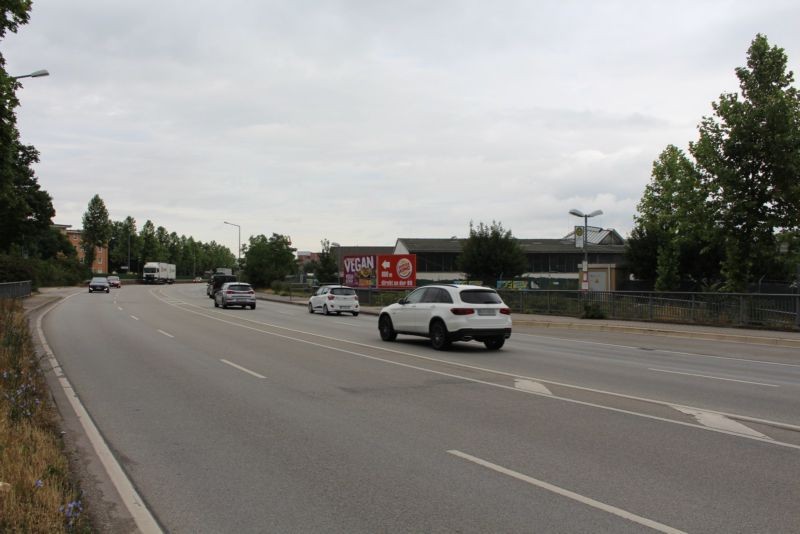 Nibelungenring (B 9)  / Petrus-Dorn-Str. 24 li. quer