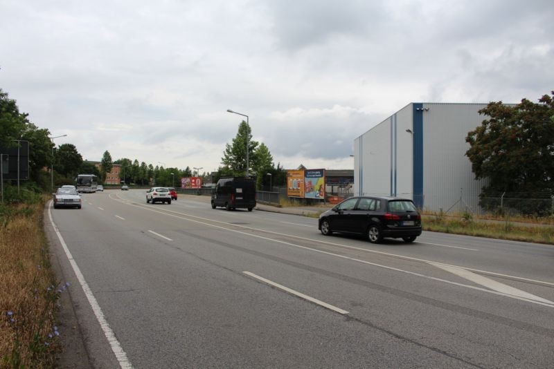Nibelungenring (B 9)  / Petrus-Dorn-Str. 24 re. Mitte