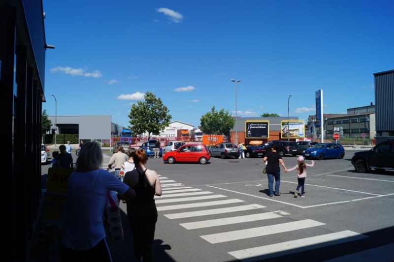 Dr.-Robert-Pfleger-Str. 1 geg. Eing. Edeka li.