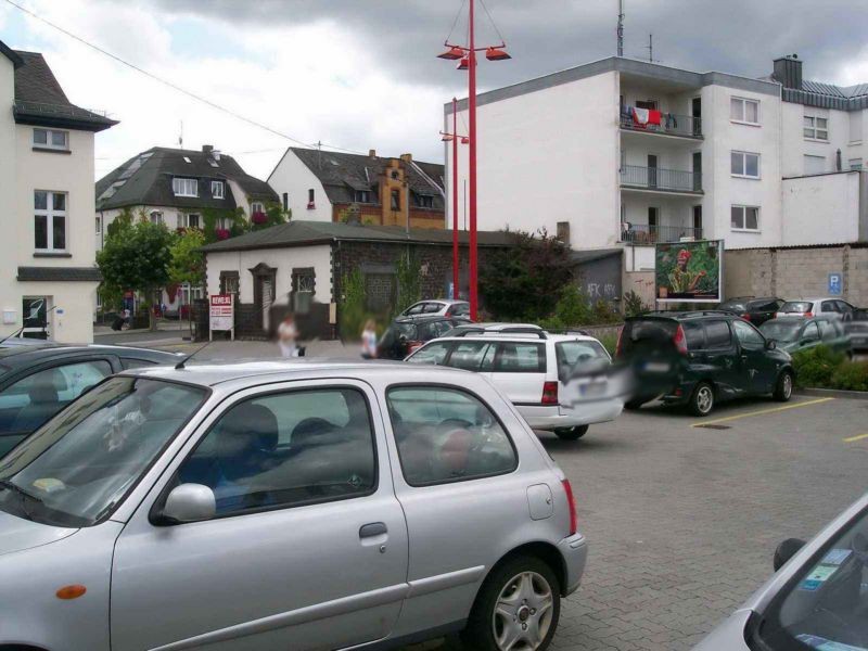 Bahnstr. 19  / Rewe XL geg. Eing. (PP) li.