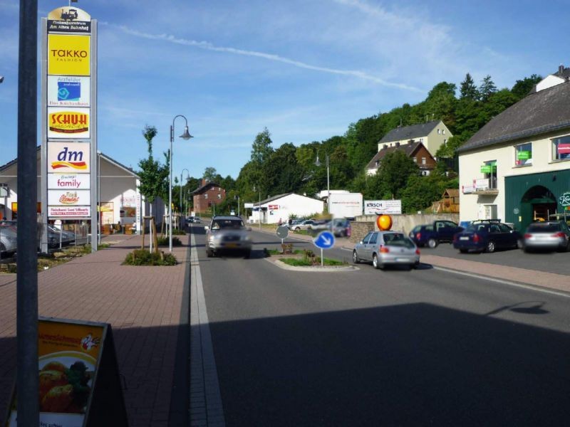 Bahnhofstr. 44 (B 410)  VS