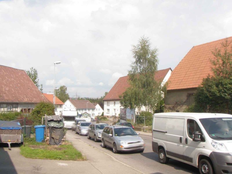 Bahnhofstr. 10 (B 32)