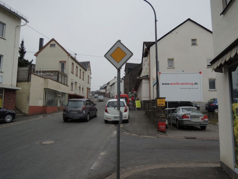 Trierer Str. 42  / Edeka Einf. (PP)
