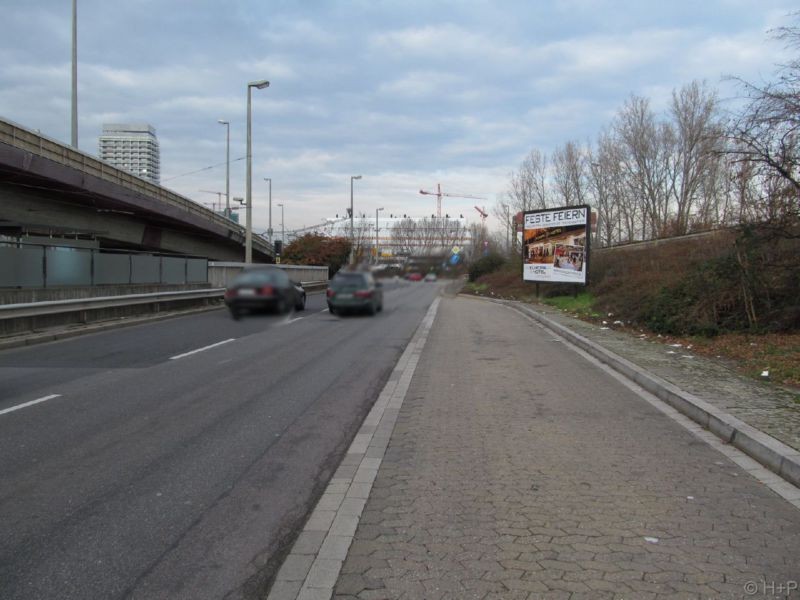 Rheinufer Str.  / Nh. Kurt-Schumacher-Brücke