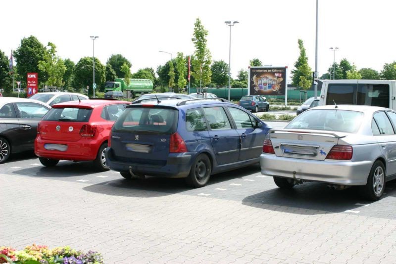 Zur Kleinbahn 3  / EKZ / Si. Einf. v. der Str. 