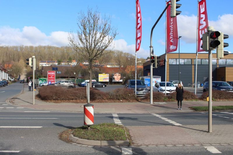 Einbecker Landstr. 22 (B 241)  / Rewe Si. Einf. Sto. 2