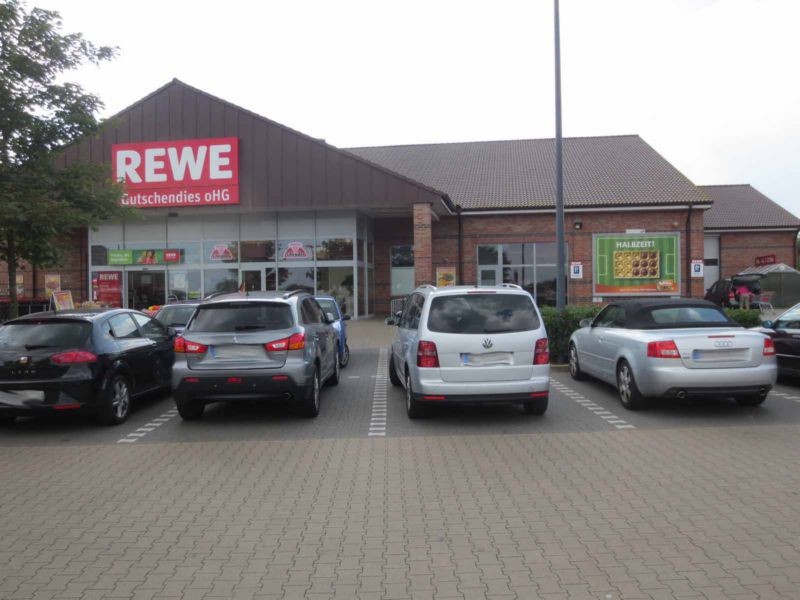 Beckdorfer Str. 16  / Rewe re. neb. Eing.