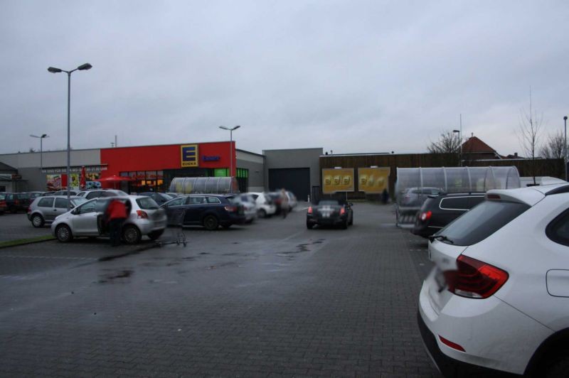 Karolingerring 24  / Edeka re. neb. Eing.