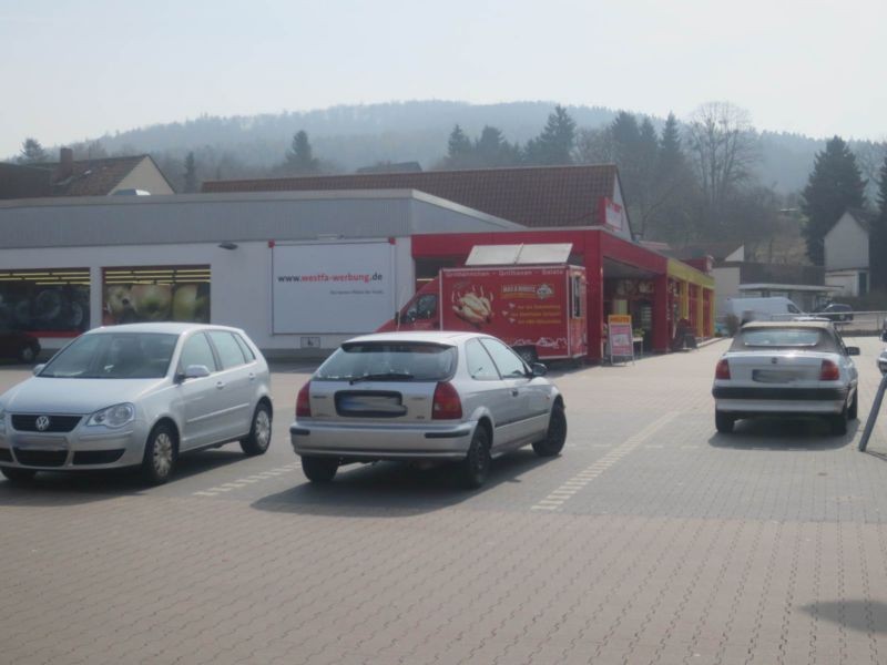 Otto-Elster-Platz 1  / Nahkauf neb. Eing.