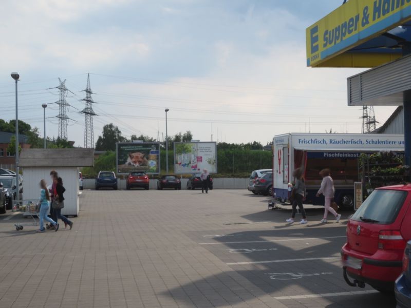 Häcklinger Weg 66 a  / EKZ / (PP) Edeka geg. Eing.