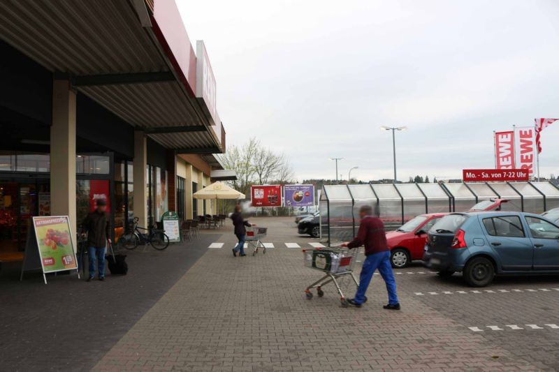 Metternicher Weg 2  / Rewe (PP)