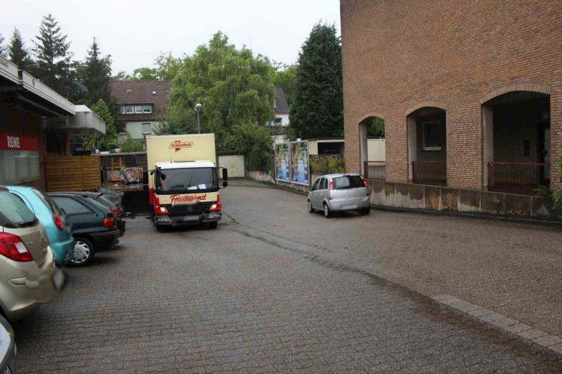 Harkortstr. 37-39 / Einf. u. Ausf. Rewe / Sto. 1