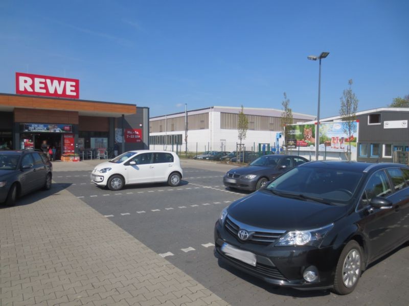 Altländer Str. 19  / Rewe Si. Eing.