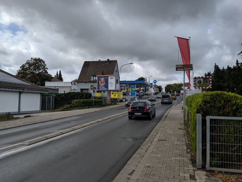 Schafhäuser Str. 8 (L 406)  quer RS
