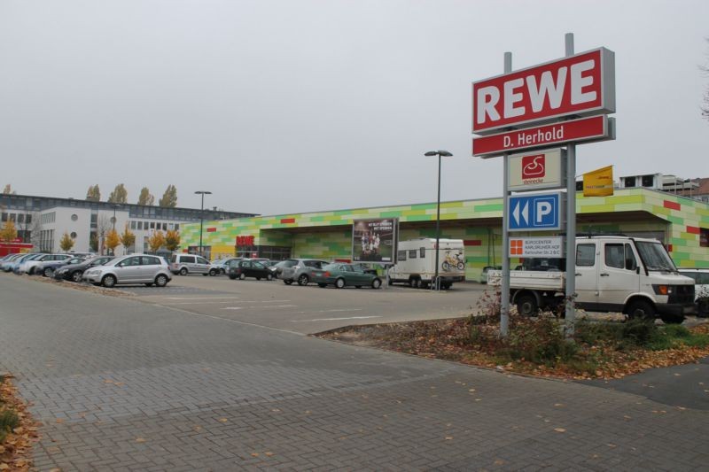 Karlsruher Str. 2  re. v. Eing. Rewe RS