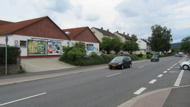 Mündershäuser Str. 54  Ein.- und Ausfahrt Edeka