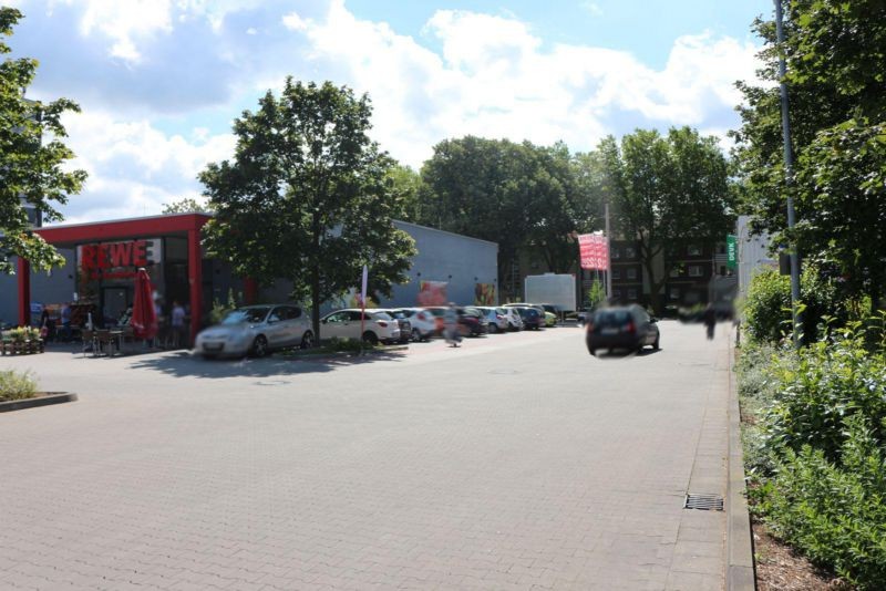 Duisburger Str. 531 (B 231)  / Rewe Si. (PP)