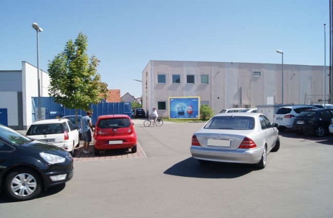 Schillerstr. 16  / Parkplatzwende quer