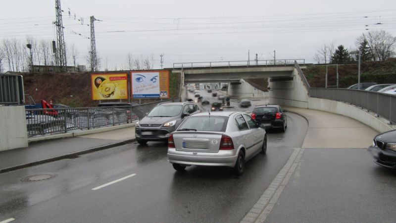 Straubinger Str. (B 8)  / Bahnhofstr. 10-12 quer