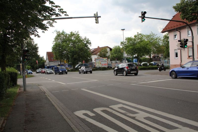 Erbacher Str. (B 38)  / Reichelsheimer Str. quer