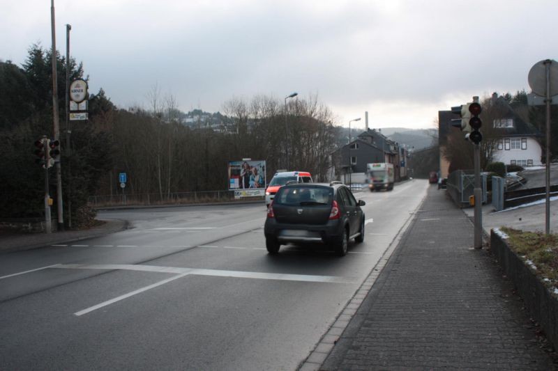 Tiefensteiner Str. (B 422)  / Harald-Fissler-Str. quer