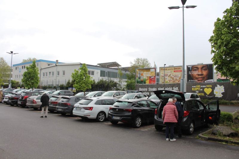 Am Metternicher Bahnhof 11  / Rübenacher Str. 106 / Edeka (PP)