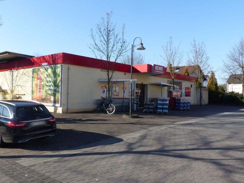 Danziger Str. 2  / Rewe b. Eing. Getränkem.