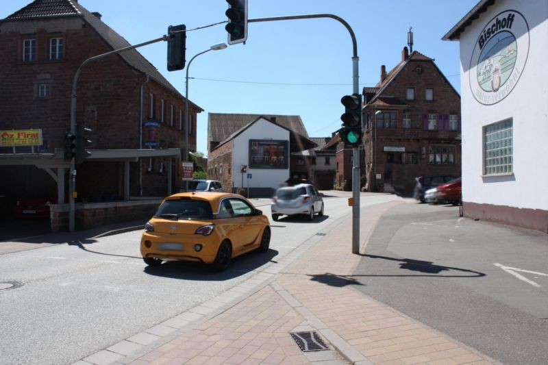 Hauptstr. 47 (B 270)  quer