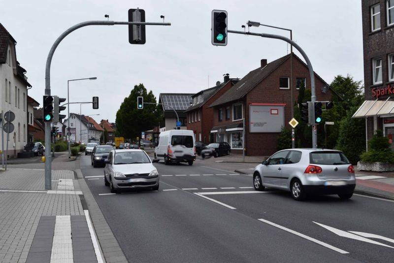 Salzbergener Str. 102 (B 481)  / Schillerstr. quer