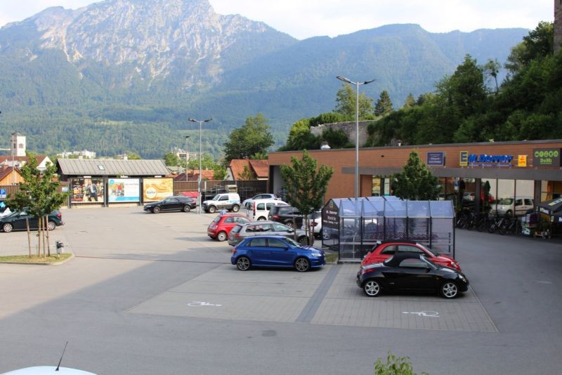 Berchtesgadener Str. 5-7 (B 20)  / Edeka Si. Eing.