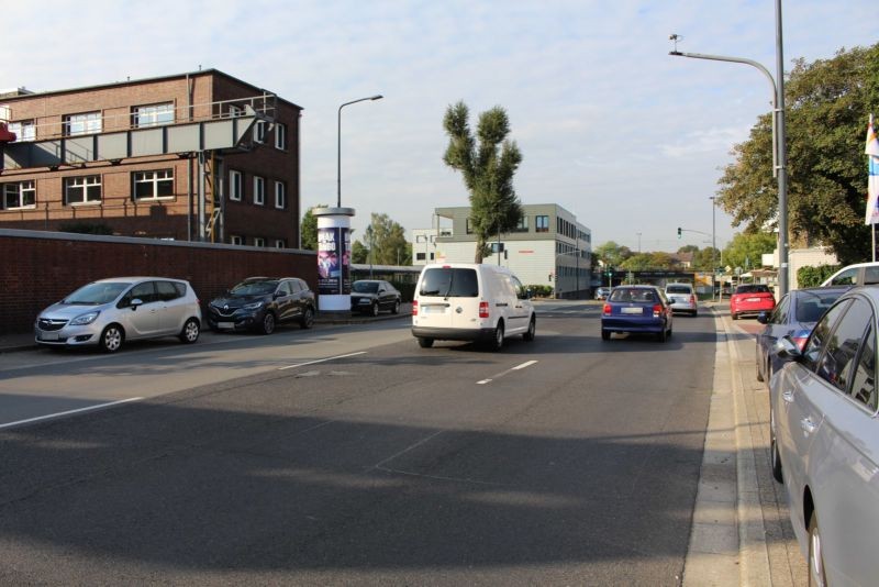 Forststr. ggü. 15-17 hinter ggü. Hasselsstr.