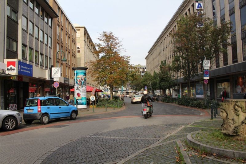 Liesegangstr. Hs.-Nr. 11 / Karstadt