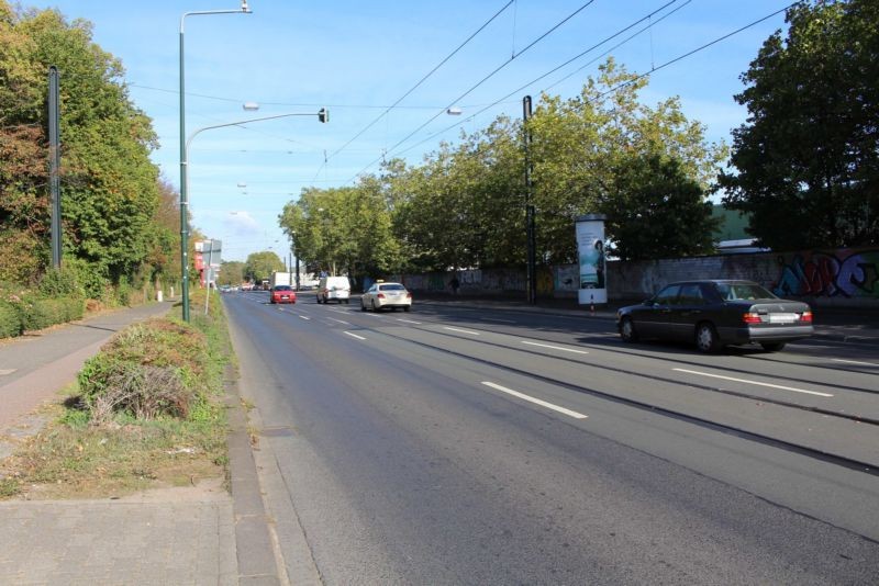 Ulmenstr. ggü. 208 hinter Hugo-Viehoff-Str.