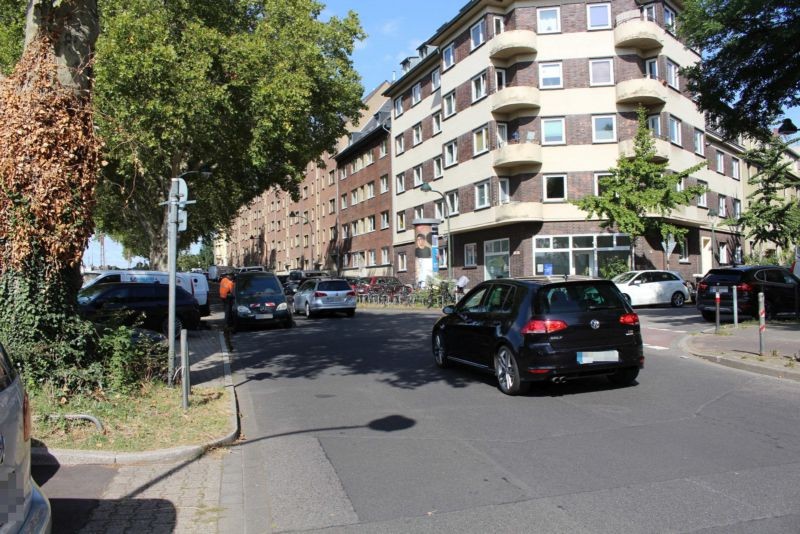 Ahnfeldstr. ggü. 60 hinter Düsselkämpchen