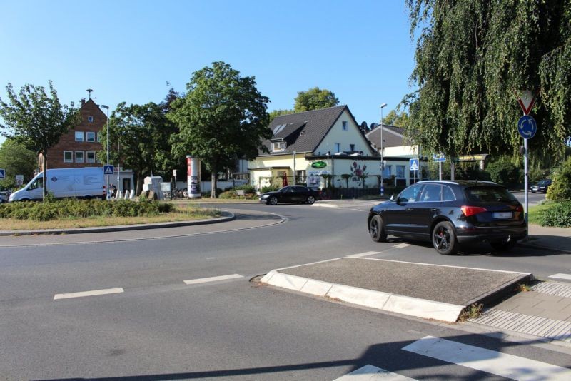 Angermunder Str. vor Bahnhofstr. 2