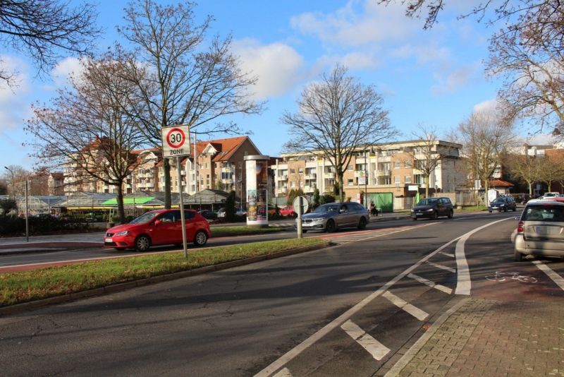 Fleher Str. ggü. 104 hinter ggü. Merkurstr.