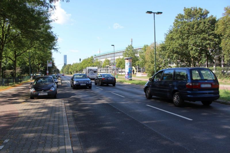 Sankt-Franziskus-Str. ggü. 153 vor Hermann-Dornscheidt-Str.