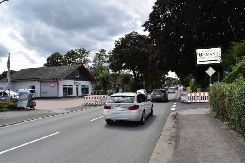 Bahnhofstr. 26 (B 236)  quer