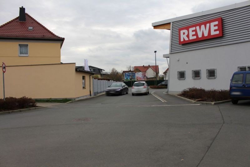 August-Bebel-Str. 1  / Si. Einf. geg. Eing. Rewe