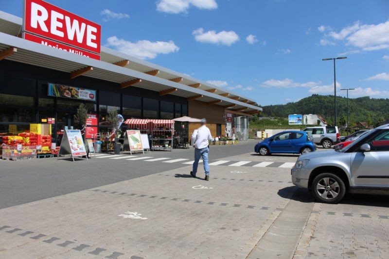 Kronacher Str. (B 303)  / Si. Rewe Eing.