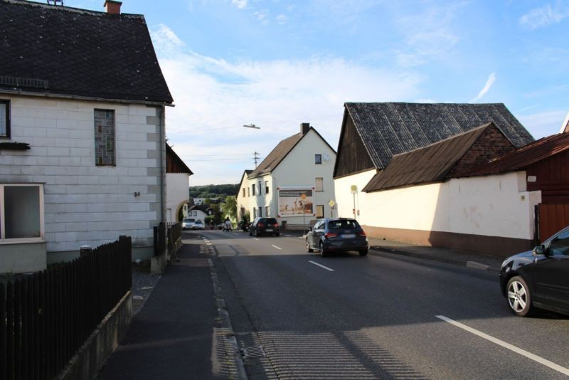 Hauptstr. 30 (B 8)