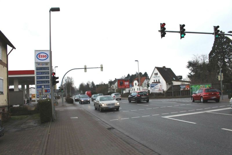 Konrad-Adenauer-Str. 31  / neb. Einf. Marktkauf VS