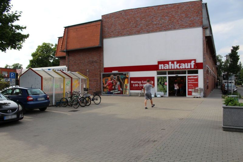 Bernauer Str. 100 (B 273)  / Nahkauf neb. Eing.