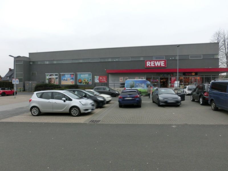 Sankt-Rochus-Str. 30  / Rewe li. neb. Eing.