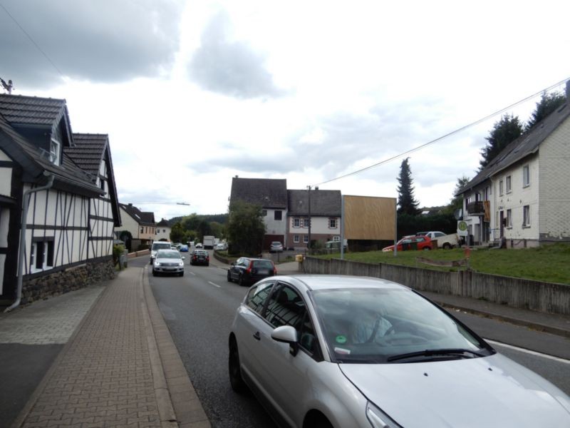 Montabaurer Str. 12 (B 255)  quer VS