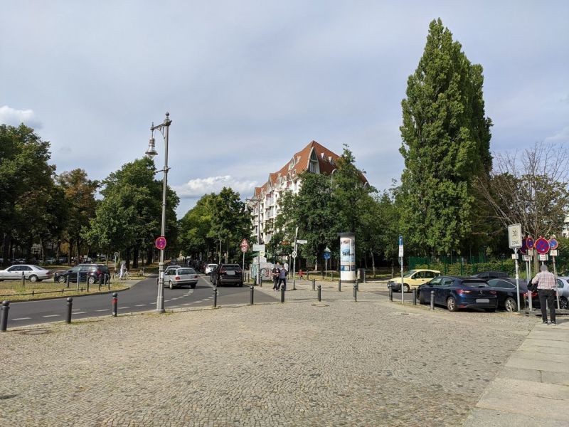 Schloßstr. vor 45 hinter Zillestr. 114